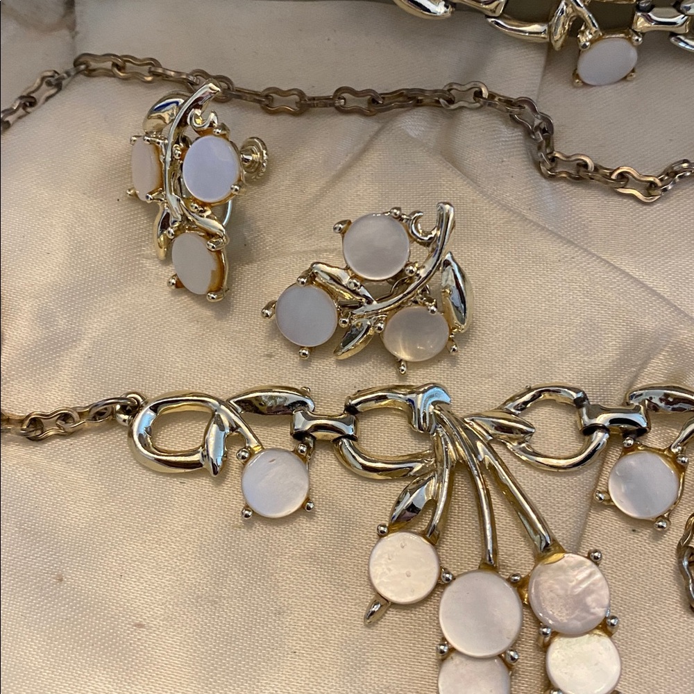 Lucien Piccard Gold and Cream Jewelry Set - Picture 3 of 4